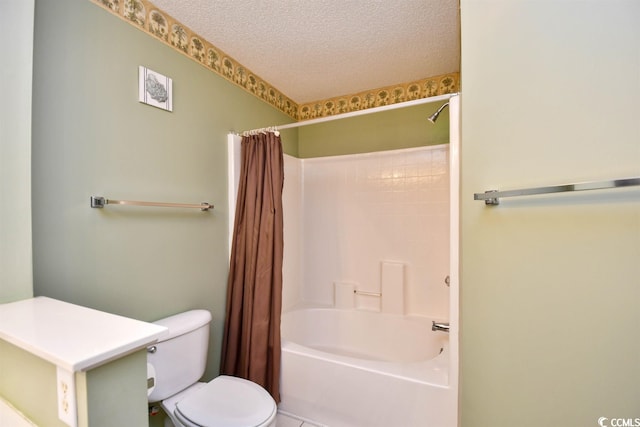 bathroom featuring shower / tub combo, toilet, and a textured ceiling