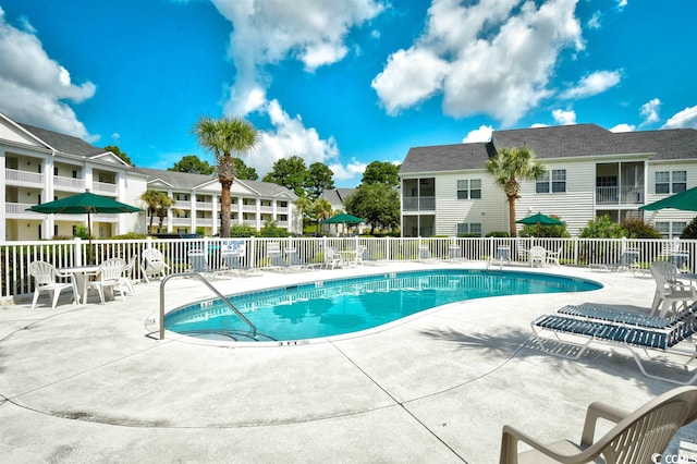 view of swimming pool featuring a patio