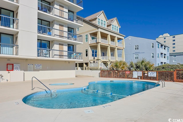 view of swimming pool