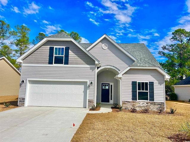 view of front of home featuring a front yard