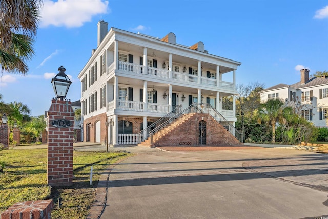 view of front facade with a porch and a balcony