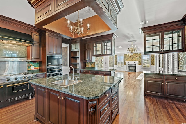 101 Greenwich Dr, Georgetown, SC 29440 - kitchen featuring a chandelier, black appliances, dark wood-type flooring, and tasteful backsplash