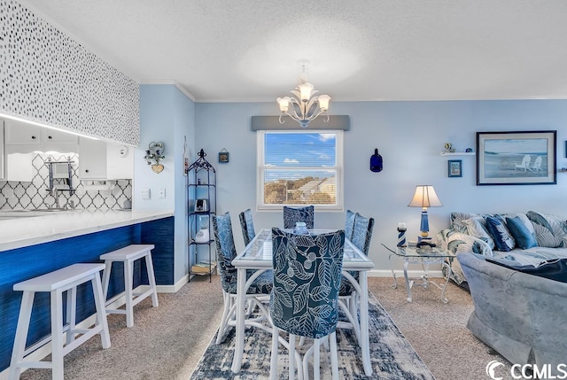 dining space featuring a textured ceiling, a chandelier, and light carpet