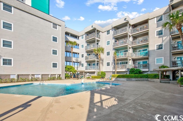 view of pool with pool water feature