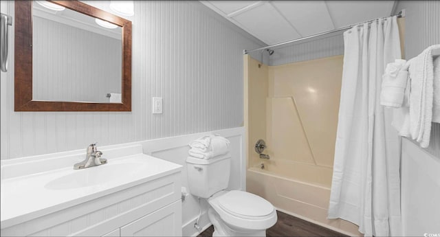 full bathroom with shower / tub combo with curtain, vanity, and toilet