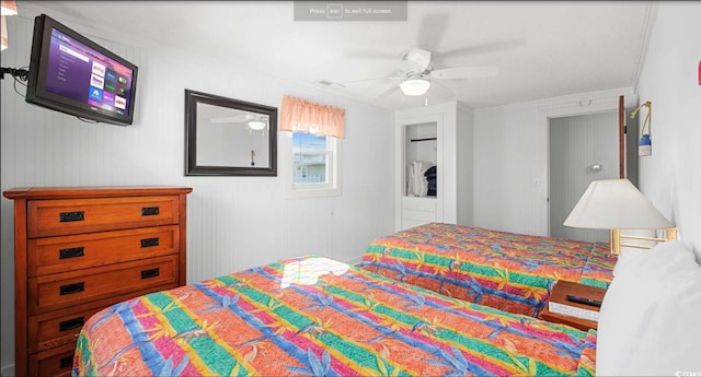 bedroom with ceiling fan