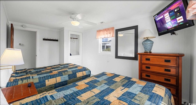 bedroom with ceiling fan