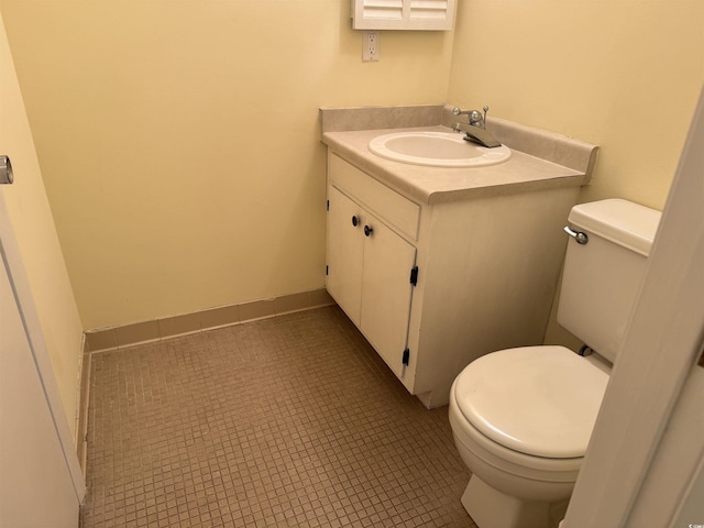 half bathroom featuring toilet and vanity