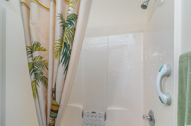 bathroom featuring shower / bath combo