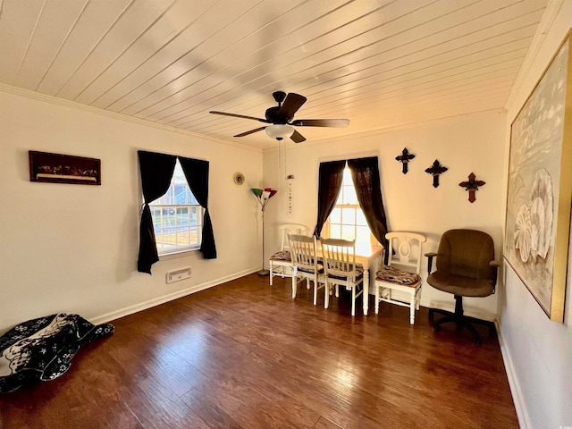 living area featuring crown molding, ceiling fan, and hardwood / wood-style floors