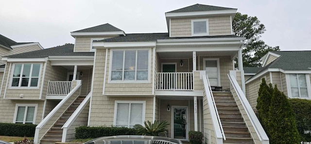 view of front facade featuring a balcony