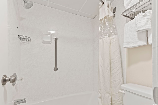 bathroom featuring toilet and shower / tub combo with curtain