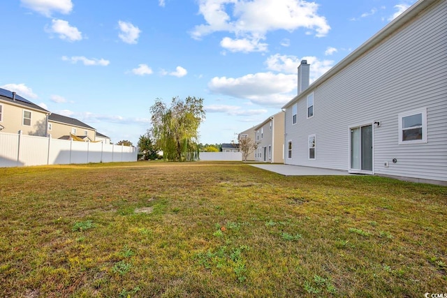 view of yard featuring a patio area