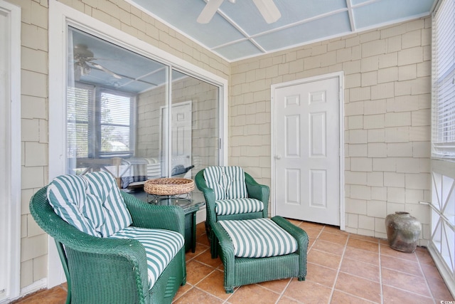 sunroom with ceiling fan