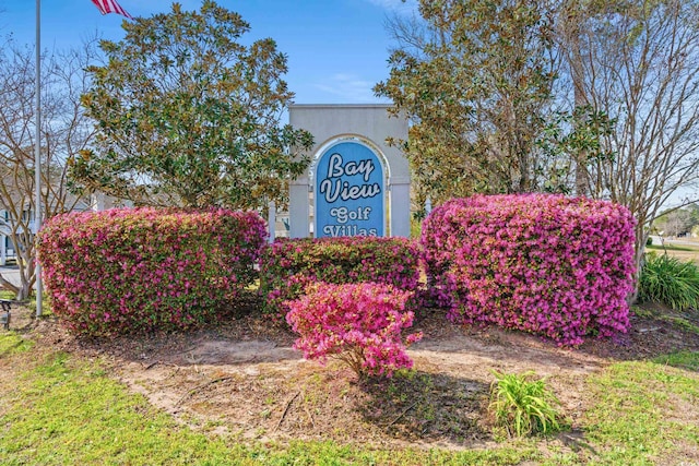 view of community / neighborhood sign