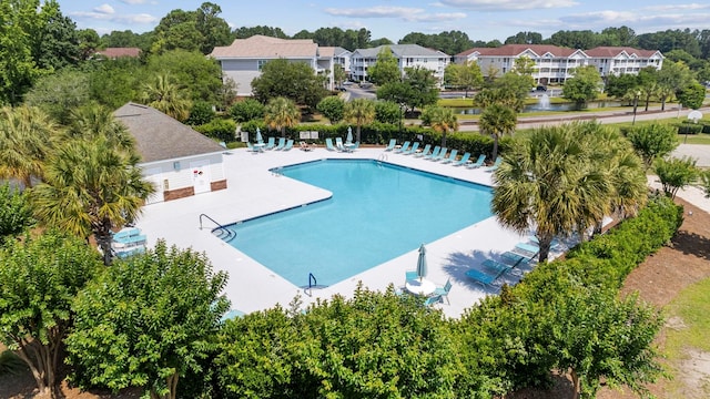 view of swimming pool