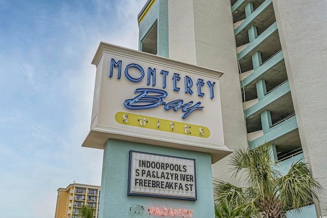 view of community / neighborhood sign