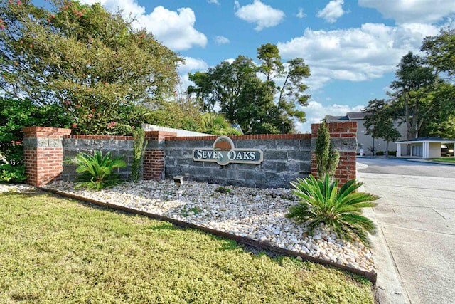 view of community / neighborhood sign