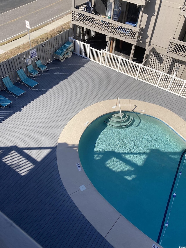 view of swimming pool