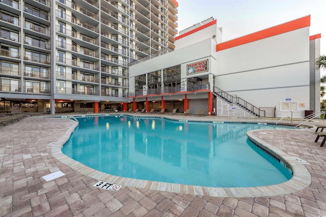 view of swimming pool