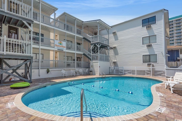 view of swimming pool