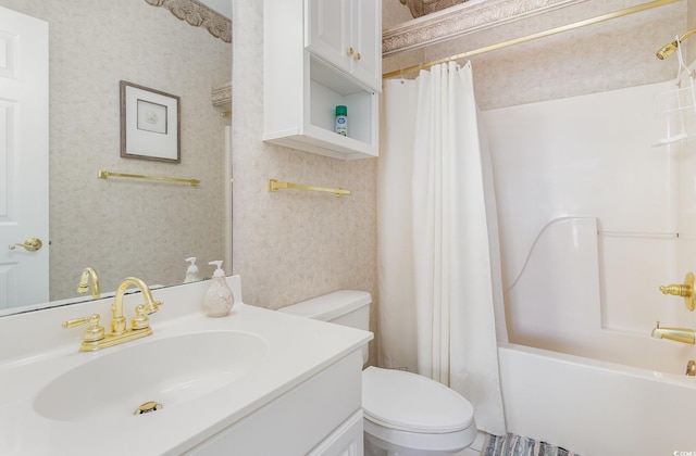 full bathroom featuring oversized vanity, toilet, and shower / bath combo with shower curtain