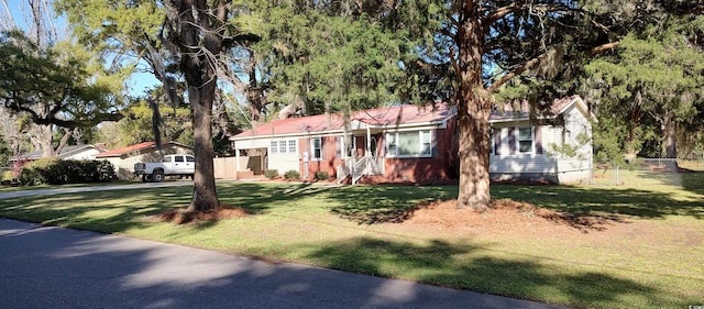 view of front of home with a front lawn