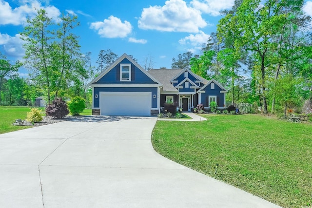 craftsman house featuring a garage and a front lawn