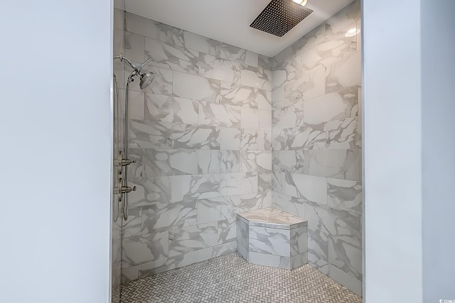 bathroom featuring tiled shower