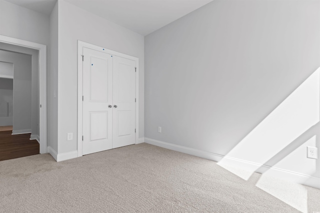 unfurnished bedroom with carpet flooring and a closet