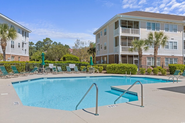 view of swimming pool