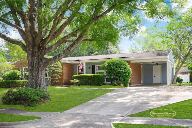 ranch-style house featuring a front lawn and a carport