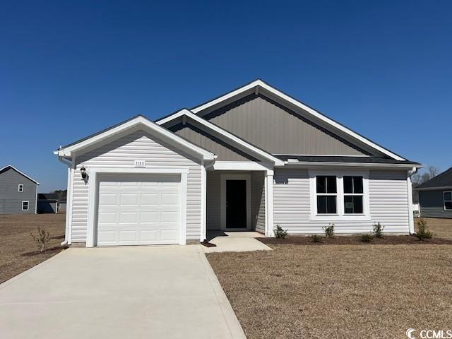 view of front of house with driveway and an attached garage