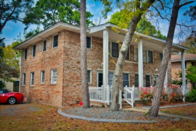 view of front of property featuring covered porch