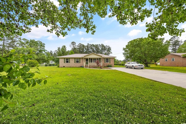 ranch-style home featuring a front yard