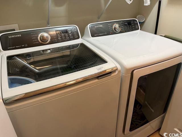 laundry area featuring washer and clothes dryer