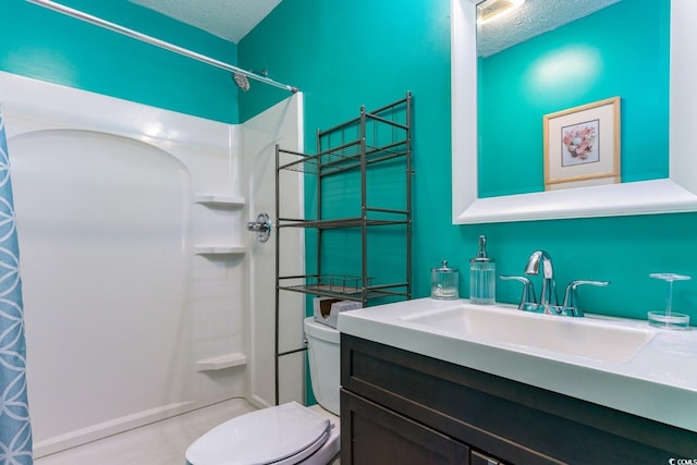 bathroom with vanity, toilet, a shower with shower curtain, and a textured ceiling