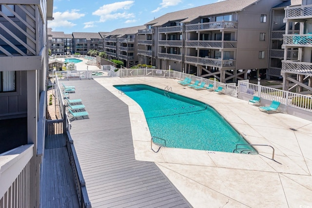 view of swimming pool