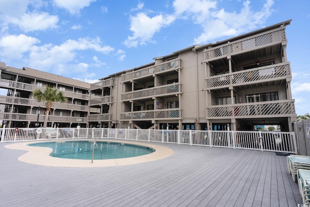 view of swimming pool