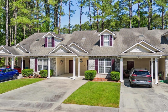 view of front of property featuring a carport