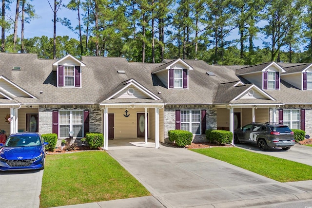 view of front of house featuring a front yard