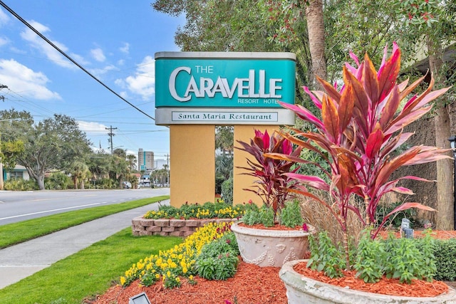 view of community / neighborhood sign