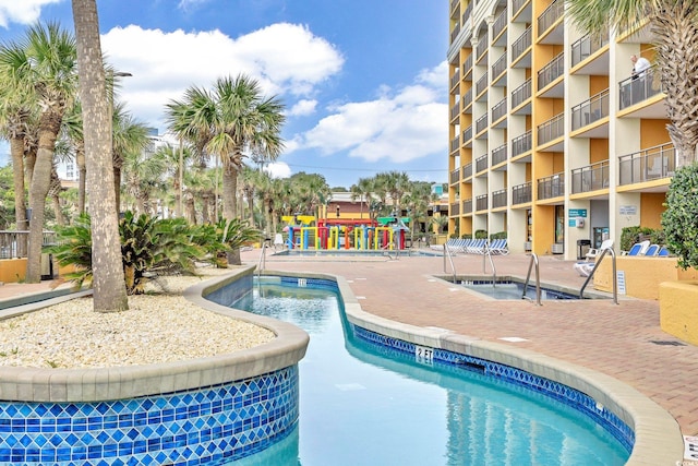 view of swimming pool