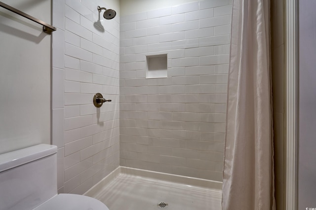 bathroom featuring toilet and a shower with curtain