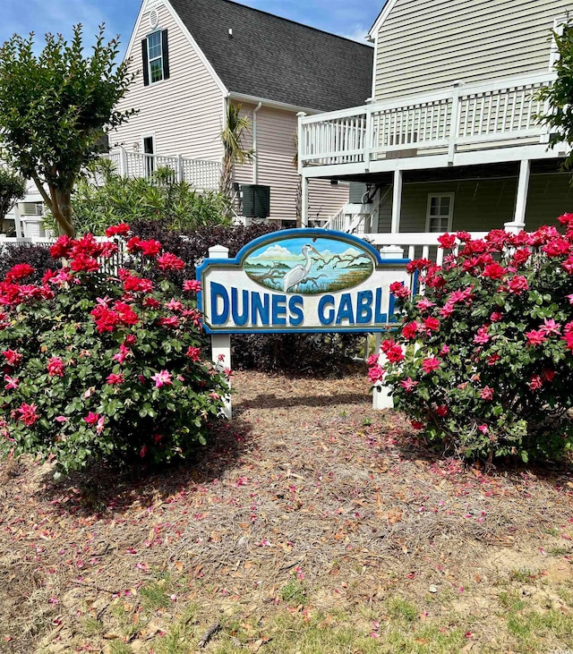 view of community / neighborhood sign