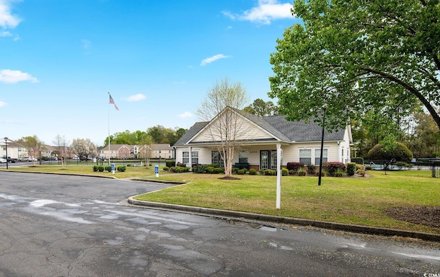 view of front of home with a front lawn