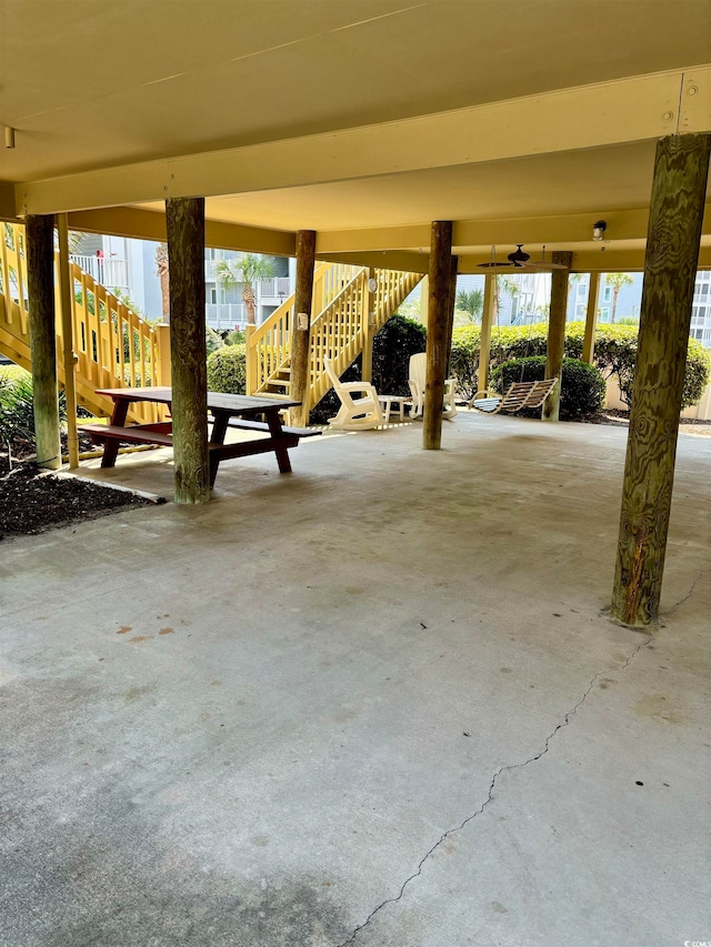 view of terrace featuring ceiling fan