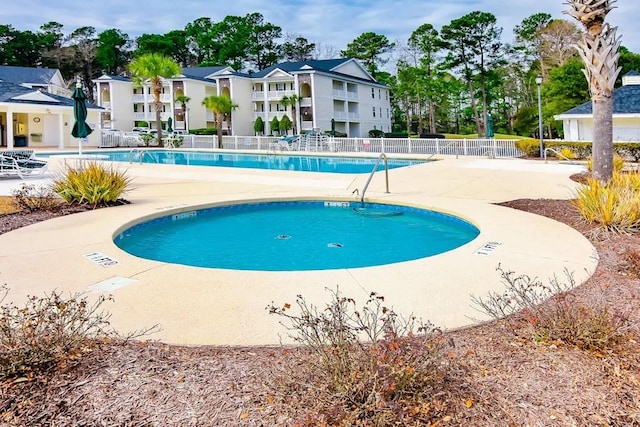 view of swimming pool