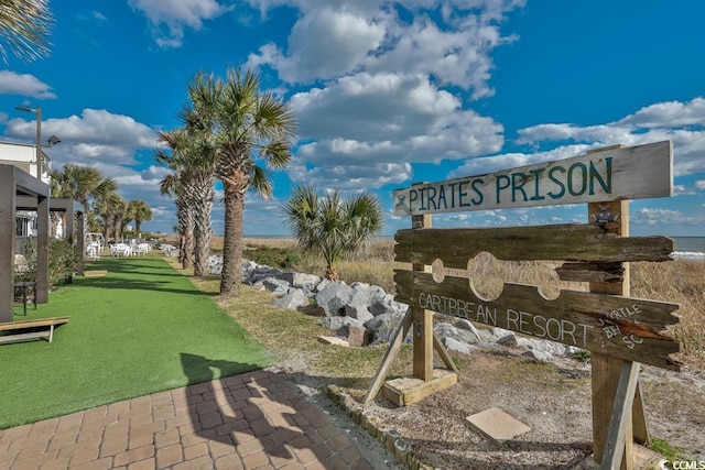 view of community / neighborhood sign