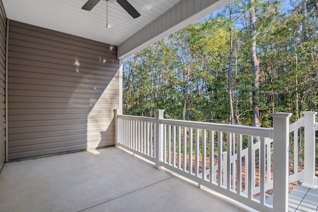 balcony featuring ceiling fan